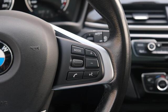 BMW X1 sDrive18i 140pk Aut. High Executive | Navi | Climate | Panoramadak | Head-up Display | Elektrische Achterklep | Stoelverwarming | PDC | Trekhaak