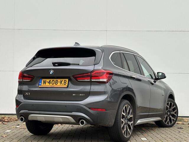 BMW X1 sDrive20i Business Edition Plus | Panoramadak | Sportstoelen | Vol leder | 1e Eig |