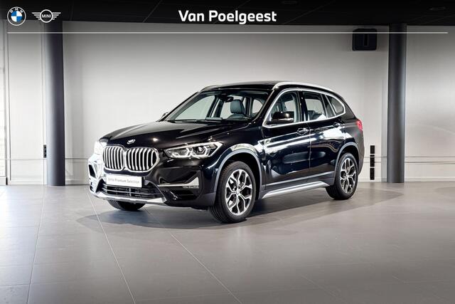 BMW X1 sDrive20i Executive Edition | Glazen Panoramadak | Head-up Display | Achteruitrijcamera |