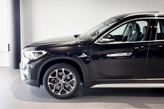 BMW X1 sDrive20i Executive Edition | Glazen Panoramadak | Head-up Display | Achteruitrijcamera |