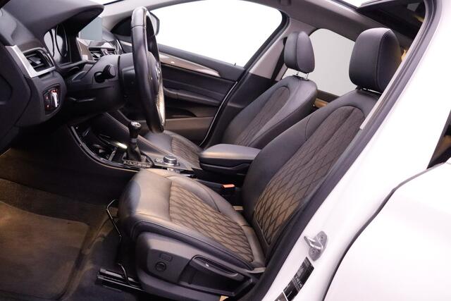 BMW X1 18iA X-LINE EDITION PANO/FULL LED/CAMERA/HEAD UP/STOELVERW./NAVI/DAB/PDC V+A/LMV 18''
