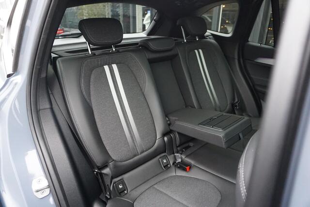 BMW X1 xDrive25e eDrive Edition | M pakket | ACC | PANO | trekhaak | Individual Storm Bay