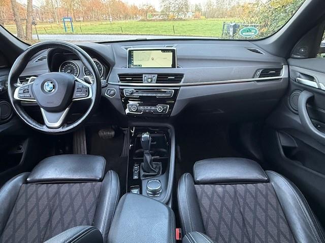 BMW X1 XDRIVE 20i HIGH EXECUTIVE THAAK/PANO/HLEER/HUP/LED/HARMAN KARDON