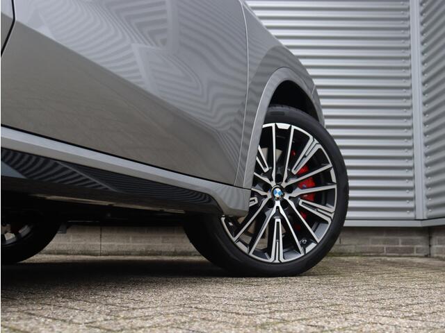 BMW X1 xDrive23i High Executive | M Sportpakket Pro | Travel Pack | Comfort Pack | Innovation Pack | Panoramadak | Harman Kardon | Trekhaak