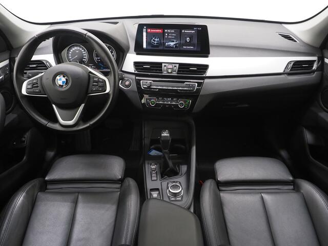 BMW X1 xDrive25e High Executive Shadow | Panoramadak | Head Up | Leder | Camera | Stoelverwarming | LED