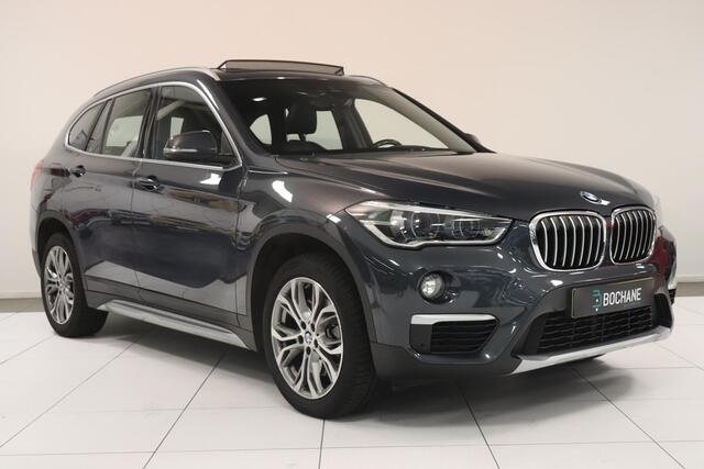 BMW X1 sDrive20i Orange Edition III | Panoramadak | Camera | Sportstoelen | Trekhaak | Leder bekleding | DAB+ | Stoelverwarming | Elektr achterklep |