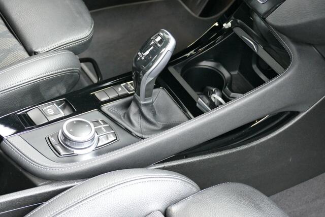 BMW X1 sDrive20i 180Pk Business Edition Bj 12-21. Camera, 18"LMV, Led Koplampen, Haak 1800kg