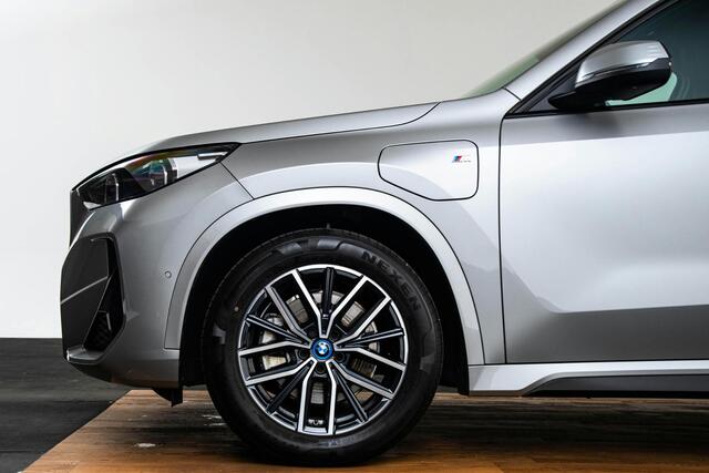 BMW X1 xDrive25e M Sport - Sportstoelen - Elektrisch verwarmde voorstoelen - Comfort Access - Driving Assistant Plus - Automatisch dimmende binnenspiegel - Grootlichtassistent - Sportstuurwiel -