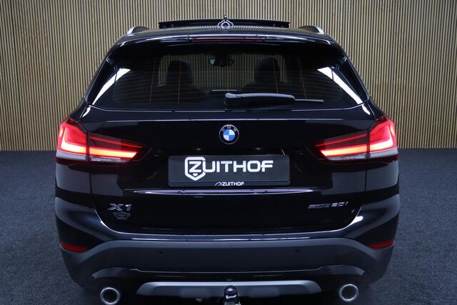 BMW X1 sDrive20i High Executive Edition | Elek. Glazen Panoramadak | Cruise-control | Afneembare Trekhaak | Elek. Achterklep | Clima | Navigatie | Parkeerhulp | Leder | Stoelverwarming