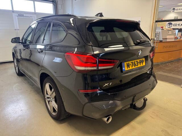BMW X1 sDrive18i High Executive M-PAKKET LEER ACC LANEASSIST TOP STAAT