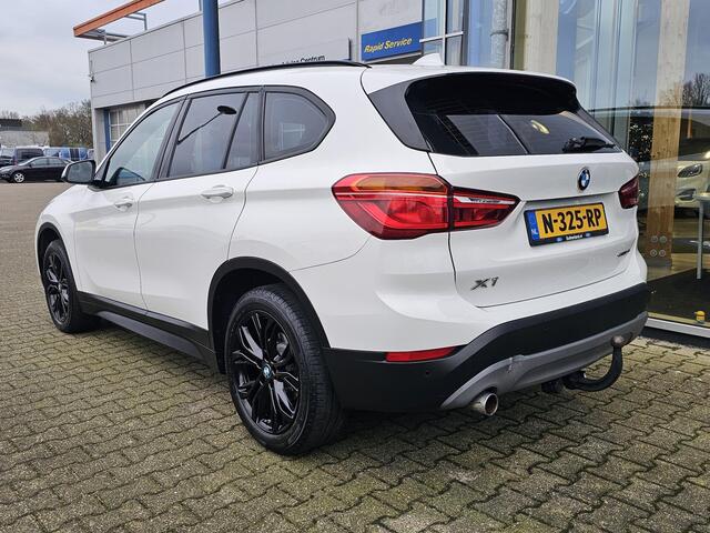 BMW X1 sDrive18i | Trekhaak | Lederen Bekleding | Panoramadak | Cruise Control | Climate Control | 1.700 kg trekgewicht!