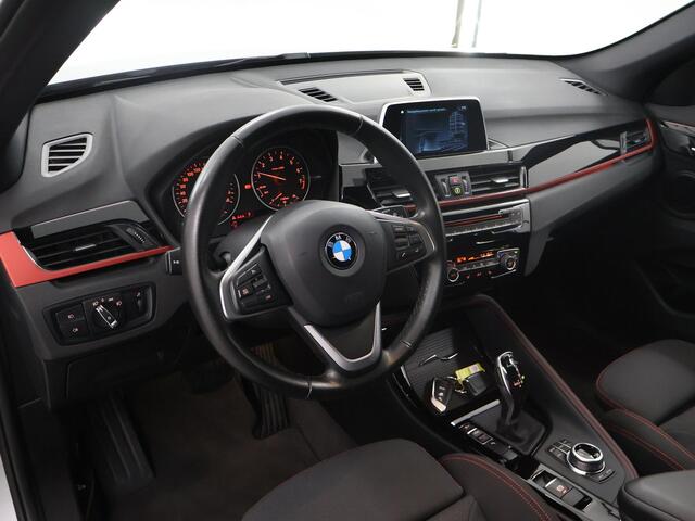 BMW X1 sDrive18i Executive | Sportline | Sportstoelen | Navigatie | Parkeercamera | Stoelverwarming | Climate Control |