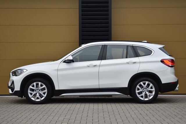 BMW X1 sDrive20i Executive * Trekhaak * Face Lift model * LED * Sportstoelen *