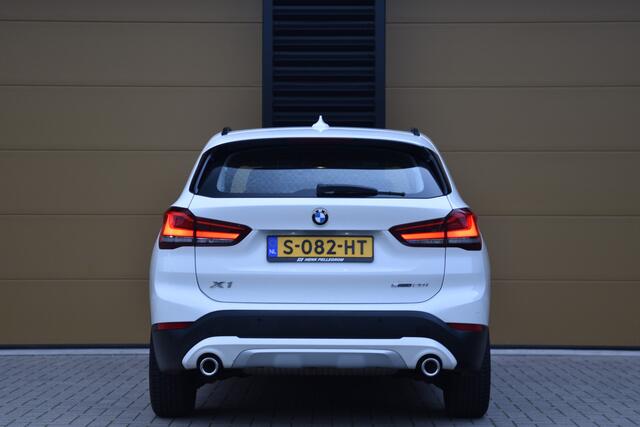 BMW X1 sDrive20i Executive * Trekhaak * Face Lift model * LED * Sportstoelen *