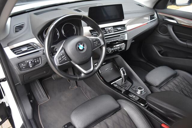 BMW X1 sDrive20i Executive * Trekhaak * Face Lift model * LED * Sportstoelen *