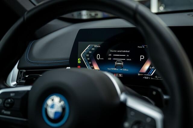 BMW X1 25e xDrive M Sport | Shadow | Camera | Elek. Trekhaak | Adap. led | Stoelverwarming | 18' inch |