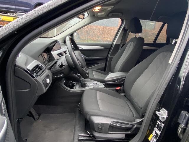BMW X1 xDrive25e 220pk Executive 12-2021 met o.a. stoel-/stuurverwarming, LED, navi, pdc, etc.