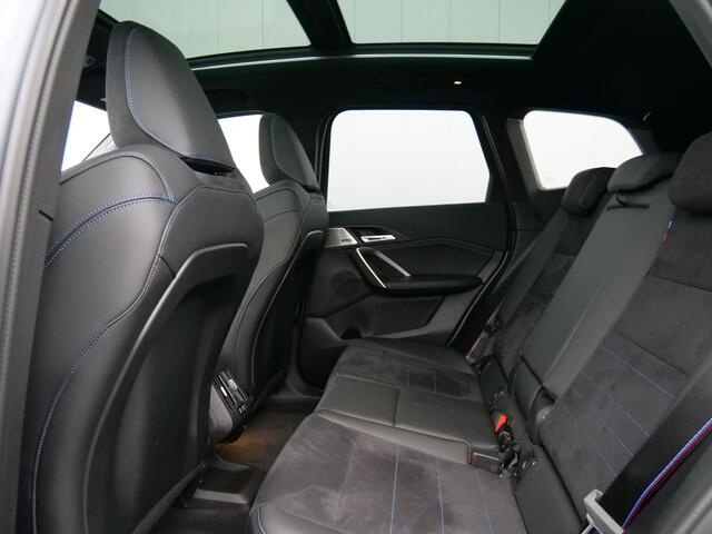 BMW X1 xDrive25e M Sport pakket Pro 245 Pk Automaat Schuifdak / Winterpakket / Harman Kardon