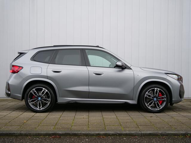 BMW X1 xDrive25e M Sport pakket Pro 245 Pk Automaat Schuifdak / Winterpakket / Harman Kardon