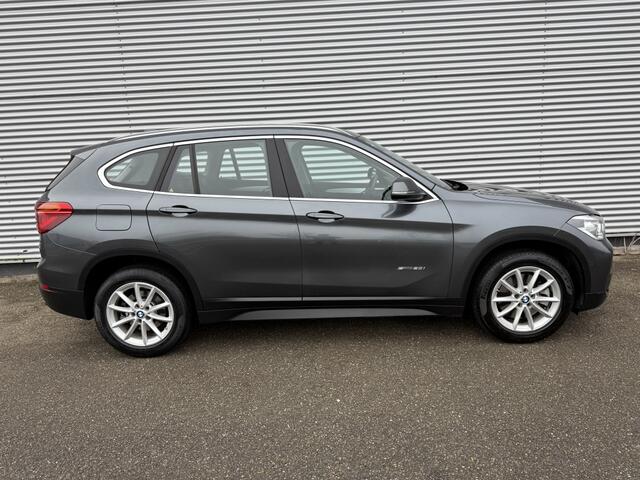 BMW X1 sDrive20i Cent.Hi.Ex NAP Automaat Leer Dealer OH HUD Trekhaak