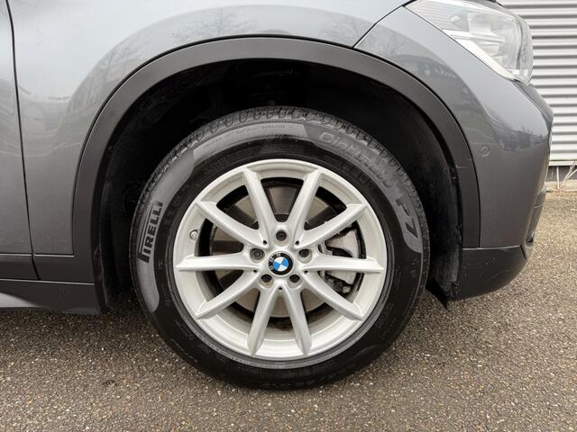 BMW X1 sDrive20i Cent.Hi.Ex NAP Automaat Leer Dealer OH HUD Trekhaak