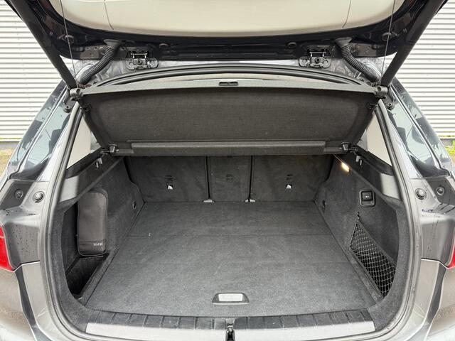 BMW X1 sDrive20i Cent.Hi.Ex NAP Automaat Leer Dealer OH HUD Trekhaak