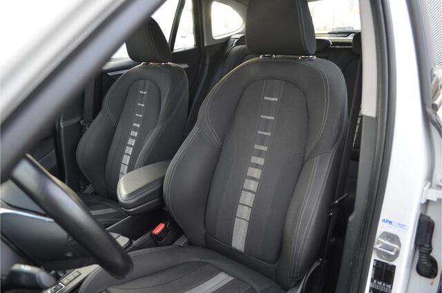 BMW X1 sDrive18i Sportstoelen Led Verlichting Stoelverw. Carplay!
