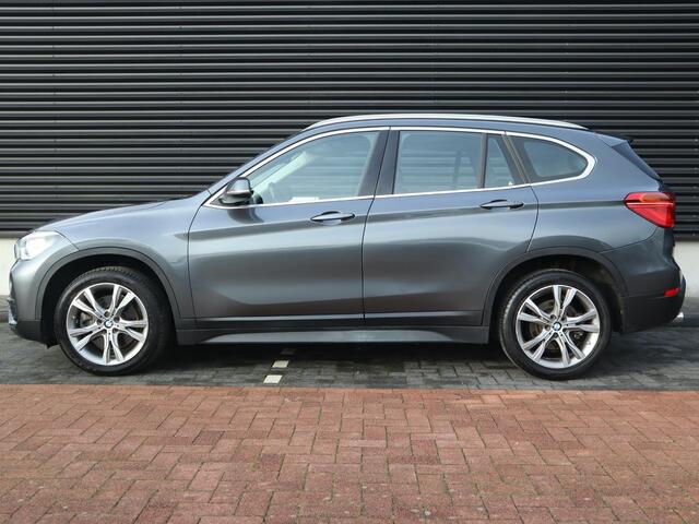 BMW X1 sDrive20i Centennial High Executive | Clima | Cruise | Navi | Leder | Stoelverwarming | Pano | Parkeer-assistent |