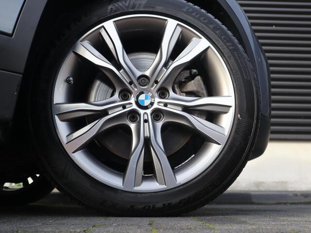 BMW X1 sDrive20i Centennial High Executive | Clima | Cruise | Navi | Leder | Stoelverwarming | Pano | Parkeer-assistent |