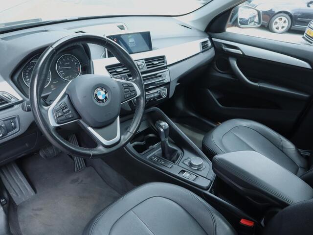 BMW X1 sDrive20i Centennial High Executive | Clima | Cruise | Navi | Leder | Stoelverwarming | Pano | Parkeer-assistent |
