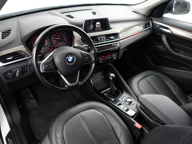 BMW X1 sDrive18i High Executive Aut- Leder Interieur, Stoelverwarming, Sfeerverlichting, Park Assist, Xenon Led, Privacy Glass