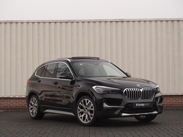 BMW X1 xDrive25e X-Line | Nav-Prof | HUD | Schuifdak | Leer | 19 inch | Trekhaak!