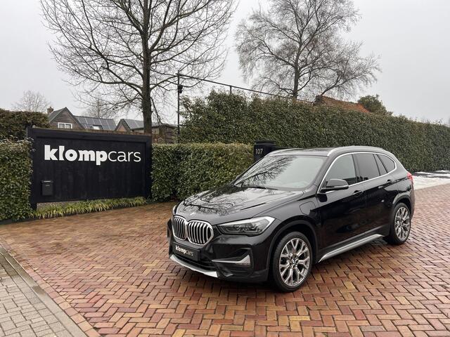 BMW X1 xDrive25e X-Line | Nav-Prof | HUD | Schuifdak | Leer | 19 inch | Trekhaak!