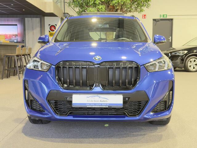 BMW X1 xDrive25e High Executive M-Sport | Panorama | HUD | 360 Camera | Stoelverwarming | Carplay/Android