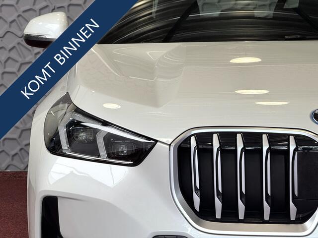 BMW X1 XDRIVE 25E M-SPORT LED PANO.SCHUIFDAK ELEK.KLEP NAVI STOELVERW M-SHADOW LINE ELEK.STOEL ZWARTE.HEMEL 12/2024 PHEV PLUG IN HYBRID AWD 4X4 4WD