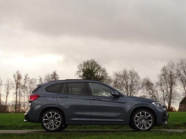 BMW X1 xDrive25i M-Sport | H+K | HUD | Pano | Trkhk | NAV-Pro | 19inch | Full Options!