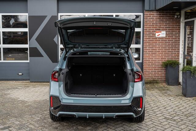 BMW X1 25e xDrive M Sport | Panorama | Shadow | Camera | Elek. Trekhaak | Adap. led | Stoelverwarming | 19' inch |