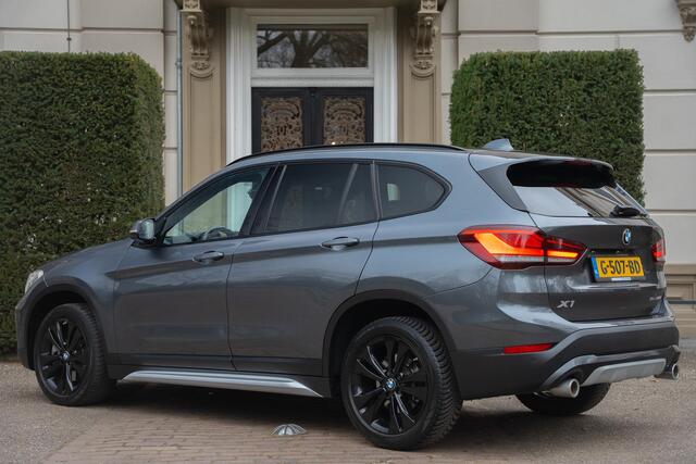BMW X1 sDrive20i VDL Nedcar Edition LEDER | HEAD UP | STOELVERW | ORG NL 2E EIGN