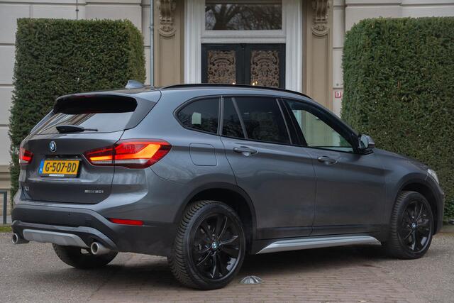 BMW X1 sDrive20i VDL Nedcar Edition LEDER | HEAD UP | STOELVERW | ORG NL 2E EIGN