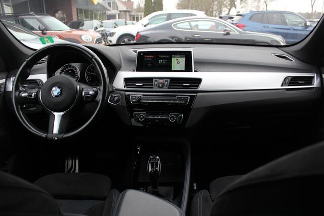 BMW X1 sDrive18i Executive Ed. M Sport / Trekhaak / Camera / Head-up / Alcantara / Navigatie / Sportstoelen / Getint glas / Cruise Control