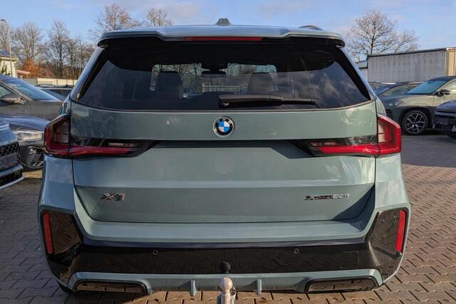 BMW X1 xDrive23i M Sport Panoramadak Trekhaak Head-Up Display Leder ACC Stoelverwarming Harman-Kardon Carplay 360 Camera Stuurwielverwarming