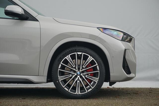 BMW X1 xDrive25e M Sportpakket Pro 20'' / Panoramadak / Head-Up Display / Driving Assistant Professional / Trekhaak