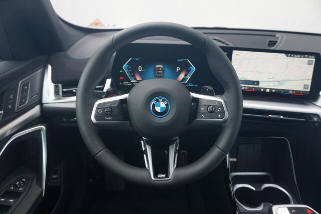 BMW X1 xDrive25e M Sportpakket Pro 20'' / Panoramadak / Head-Up Display / Driving Assistant Professional / Trekhaak