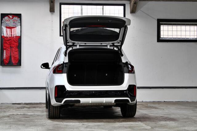 BMW X1 xDrive23i | M-Sport | Driving Assistant Pro | Panoramadak | Shadow Line | NL auto | BTW |