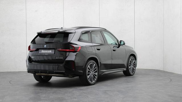 BMW X1 xDrive30e M-Sport Pro | Massage | Harman/Kardon | Panoramadak | Head-up | Trekhaak