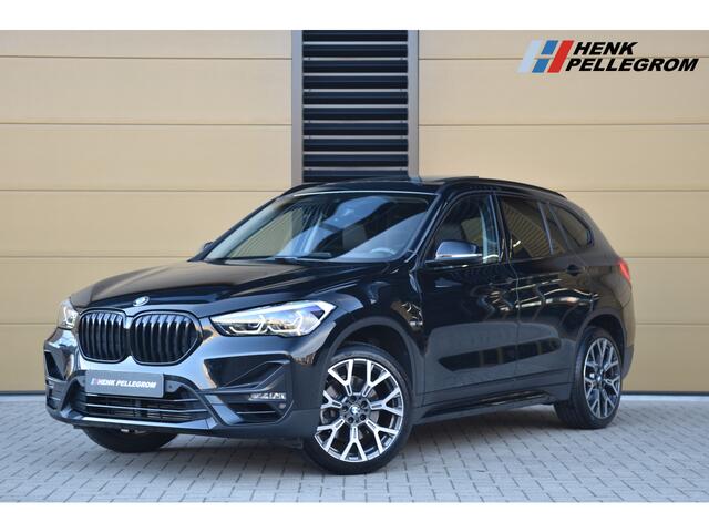 BMW X1 sDrive20i VDL Nedcar Edition * Sportstoelen * Panoramadak * Trekhaak * Face Lift * Head-up *