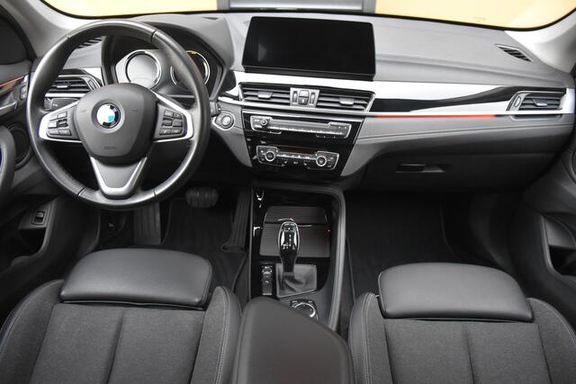 BMW X1 sDrive20i * Sportstoelen * Trekhaak * Sportline * LED * Facelift *
