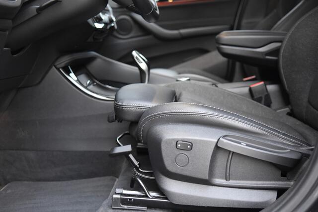 BMW X1 sDrive20i * Sportstoelen * Trekhaak * Sportline * LED * Facelift *