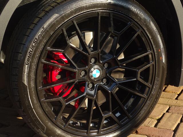 BMW X1 sDrive20i Sportif | All-Black | Uniek | Custom | 19 inch | Nav