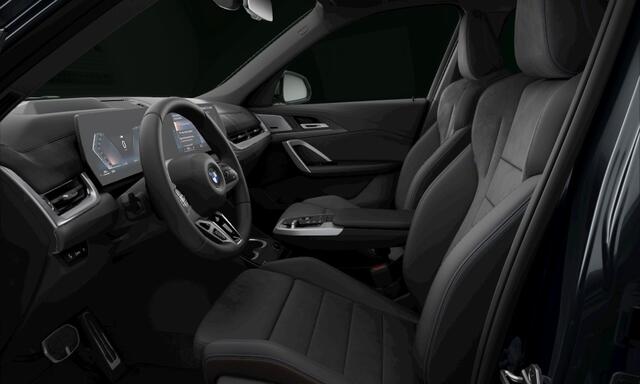 BMW X1 sDrive18i | M-Sport | Live Cockpit | Panorama | Alcantara/Leder | Memory | H&K | Camera | Head-Up | 20"LM | Individual Storm Bay